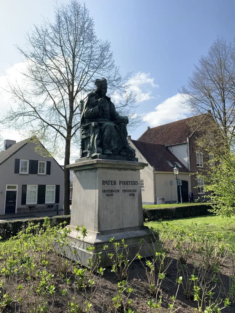 Standbeeld pater Poirters