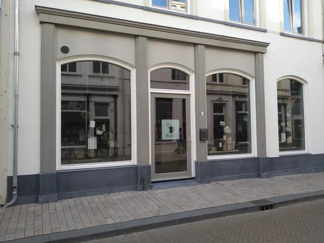 BijdeT front store