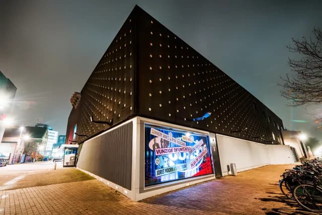 Poppodium gebouw buitenkant Jostijn Ligtvoet